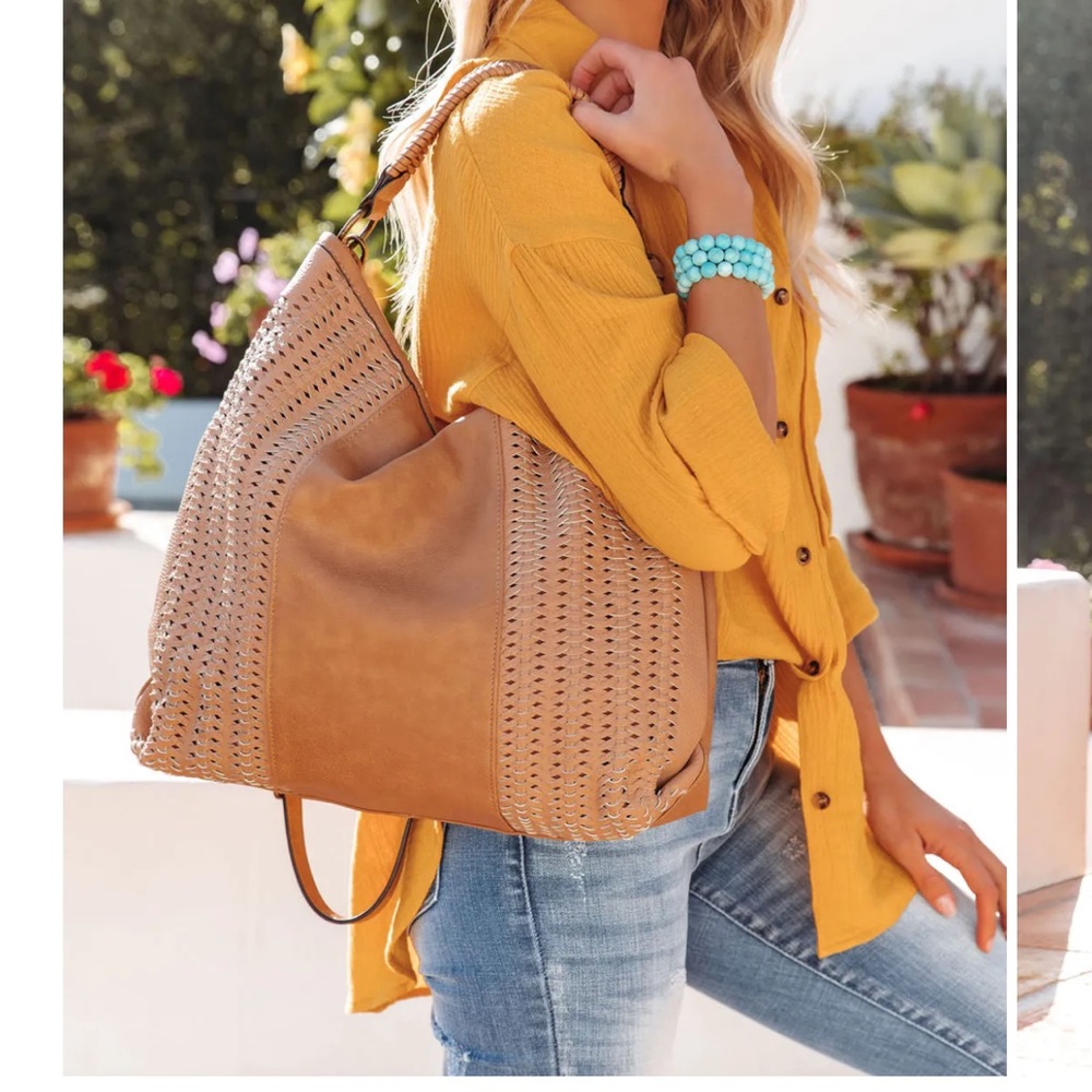 VICI- VOYAGER WOVEN
CROSSBODY HANDBAG-
CAMEL